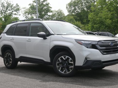 Certified 2025 Subaru Forester Premium AWD/4WD image 2