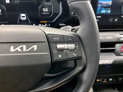 Used 2025 Kia K4 EX FWD image 25