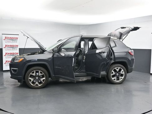Used 2018 Jeep Compass Limited w/ Navigation Group AWD/4WD image 28