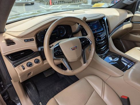 Used 2020 Cadillac Escalade Platinum AWD/4WD image 13