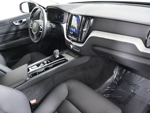 Used 2025 Volvo XC60 B5 Plus image 26
