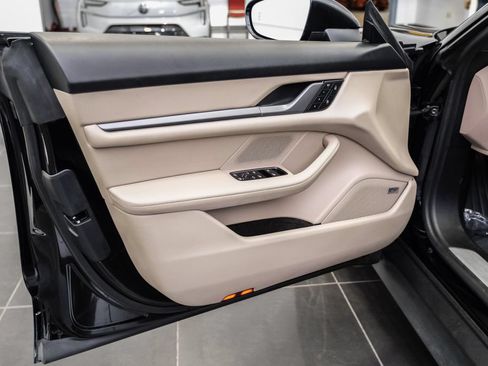 Used 2025 Porsche Taycan RWD image 37
