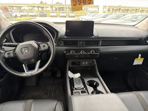 Used 2025 Honda Pilot EX-L image 9