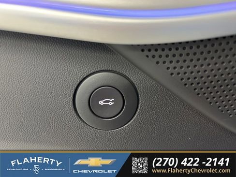 Used 2018 Chevrolet Camaro SS RWD image 18