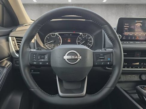 Used 2025 Nissan Rogue SV FWD image 21