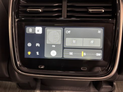 Used 2024 Rivian R1S Adventure AWD/4WD image 30
