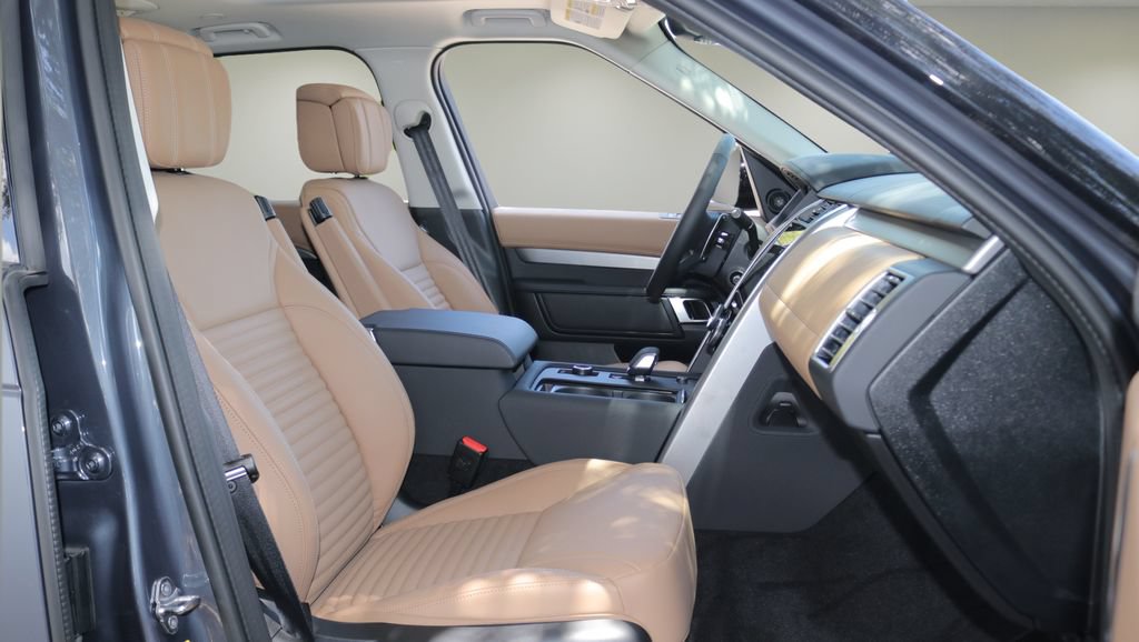 New 2026 Land Rover Discovery Limited Edition AWD/4WD image 17