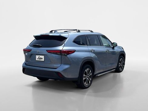 Used 2022 Toyota Highlander XLE FWD image 4