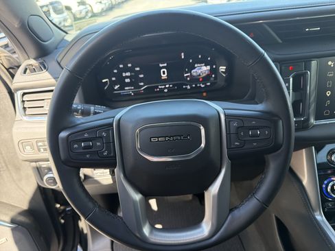 Used 2023 GMC Yukon Denali AWD/4WD image 18