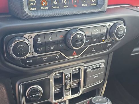 Used 2023 Jeep Gladiator Rubicon w/ Cold Weather Group AWD/4WD image 19