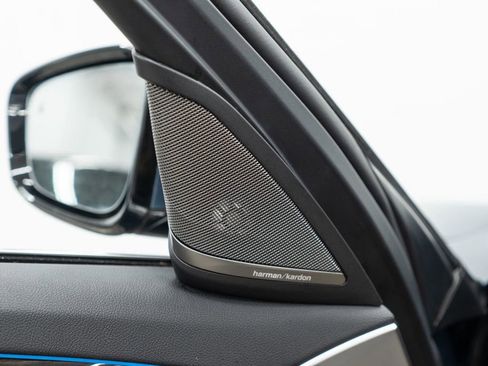 Used 2023 BMW 530e xDrive w/ Premium Package image 14