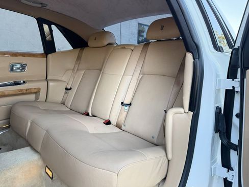 Used 2011 Rolls-Royce Ghost image 32
