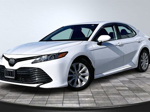 Used 2020 Toyota Camry LE image 13