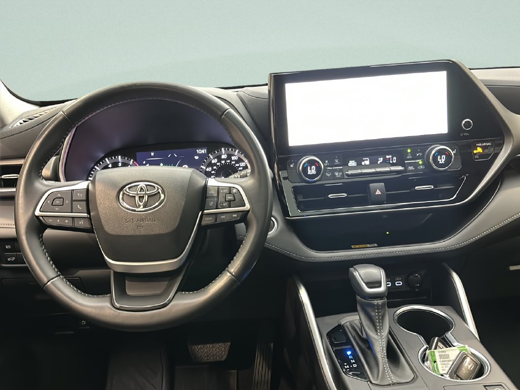 Used 2023 Toyota Highlander XLE AWD/4WD image 27