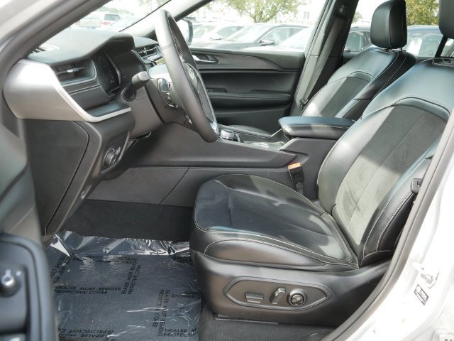 Used 2024 Jeep Grand Cherokee Altitude AWD/4WD image 13