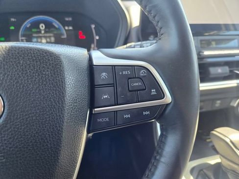 Used 2024 Toyota Grand Highlander XLE FWD image 19