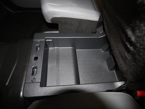 New 2025 Ford F150 XL w/ Equipment Group 103A High image 17