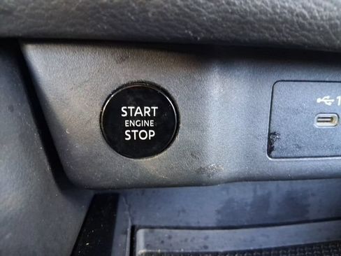 Used 2024 Nissan Rogue SV FWD image 26