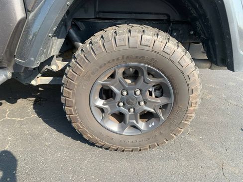 Used 2023 Jeep Gladiator Sport AWD/4WD image 19