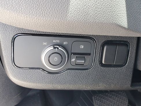 Used 2025 Mercedes-Benz Sprinter 2500 image 18