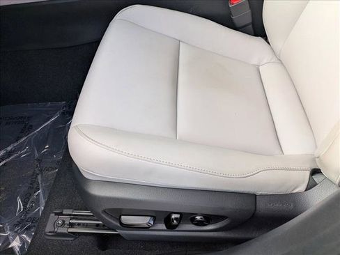 Used 2025 Lexus UX 300h FWD image 11