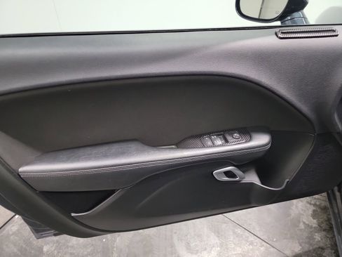 Used 2016 Dodge Challenger SXT image 13