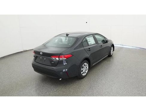 Used 2025 Toyota Corolla LE FWD image 9