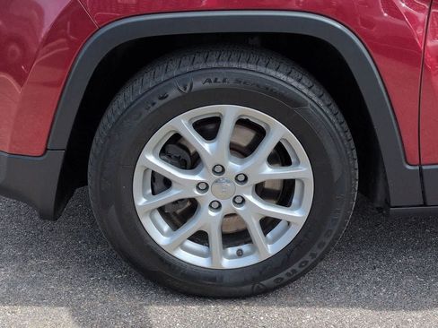 Used 2015 Jeep Cherokee Latitude FWD image 13