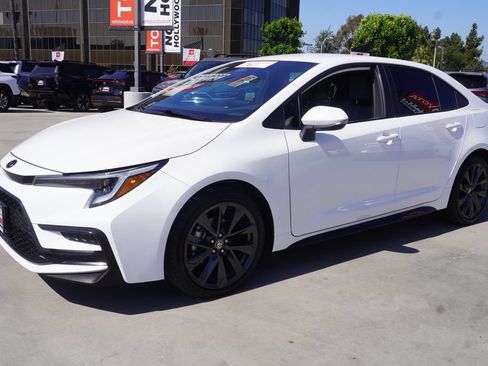 Certified 2025 Toyota Corolla SE FWD image 4