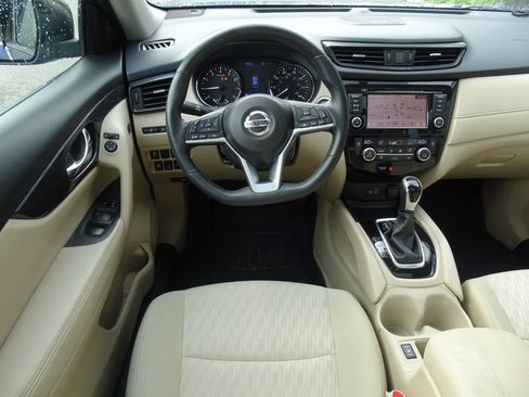 Used 2018 Nissan Rogue SV w/ Sun & Sound Touring Package AWD/4WD image 14