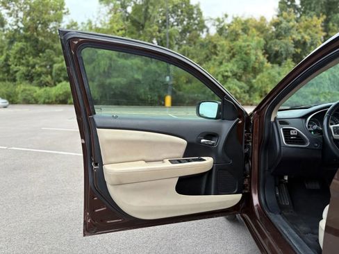 Used 2013 Chrysler 200 Touring image 9