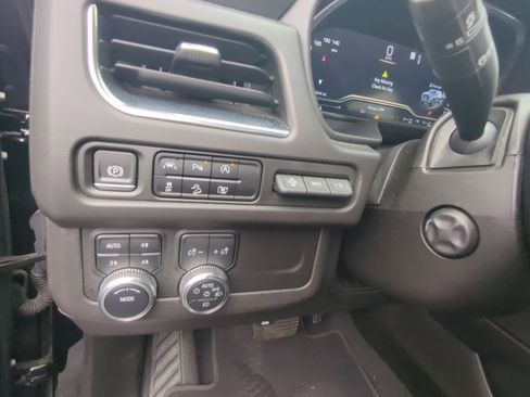 Used 2023 GMC Yukon XL AT4 w/ Technology Package AWD/4WD image 11