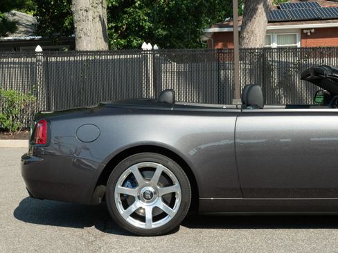 Used 2017 Rolls-Royce Dawn RWD image 40