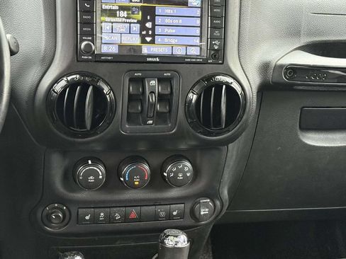 Used 2015 Jeep Wrangler Unlimited Sahara AWD/4WD image 21