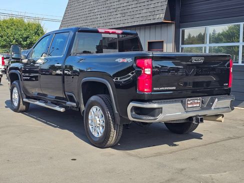 Used 2022 Chevrolet Silverado 2500 LTZ w/ LTZ Convenience Package AWD/4WD image 3