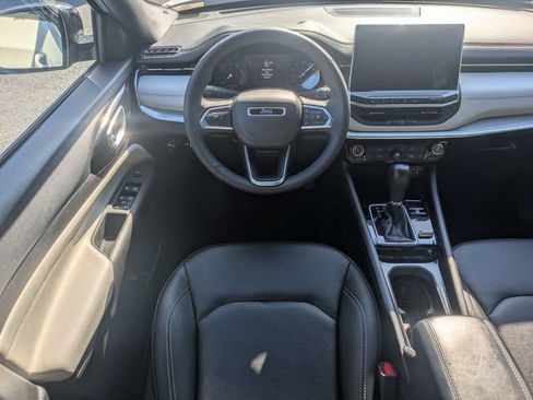 Used 2025 Jeep Compass Limited AWD/4WD image 16