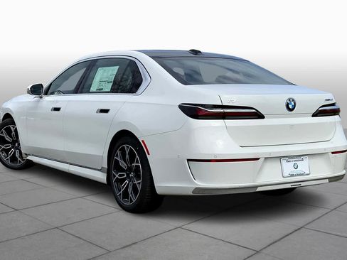 Certified 2024 BMW i7 xDrive60 w/ Premium Package 2 image 12