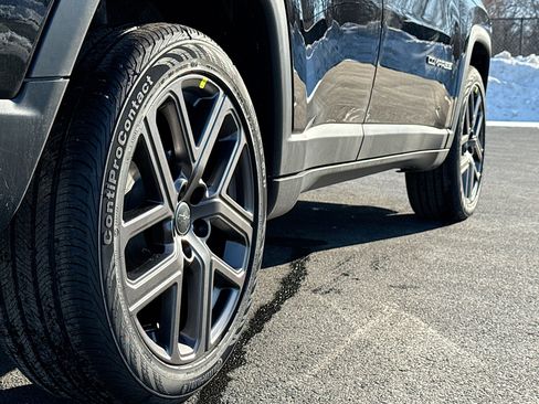 New 2026 Jeep Compass Latitude image 13