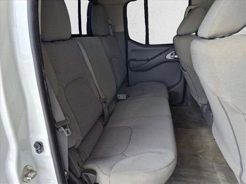 Used 2018 Nissan Frontier SV AWD/4WD image 17
