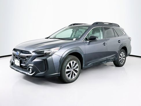 Used 2025 Subaru Outback Premium image 3