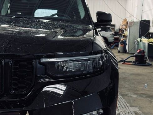 Used 2023 Jeep Grand Cherokee Limited w/ Black Appearance Package image 3