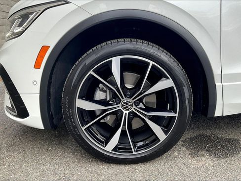 Certified 2024 Volkswagen Tiguan SEL R-Line image 8
