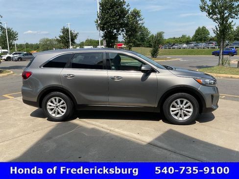 Used 2019 Kia Sorento FWD image 6