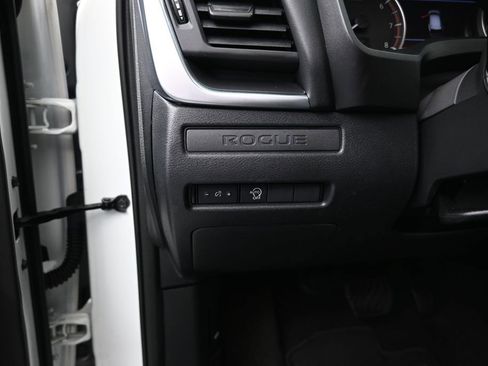 Used 2024 Nissan Rogue S FWD image 12