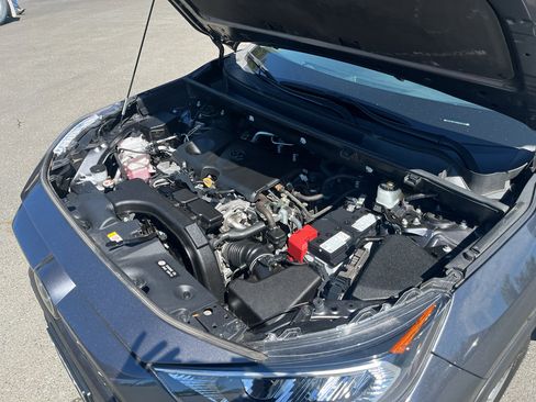 Used 2021 Toyota RAV4 XLE w/ Convenience Package image 13