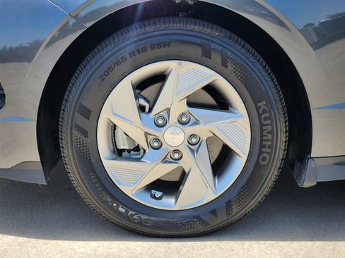 Certified 2025 Hyundai Sonata SE FWD image 9