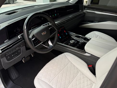 Used 2025 Cadillac Escalade V AWD/4WD image 23