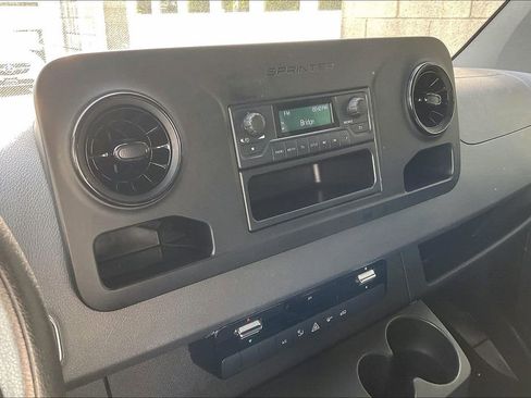 Used 2021 Mercedes-Benz Sprinter 2500 image 5