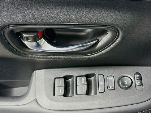 Certified 2023 Honda HR-V LX image 17