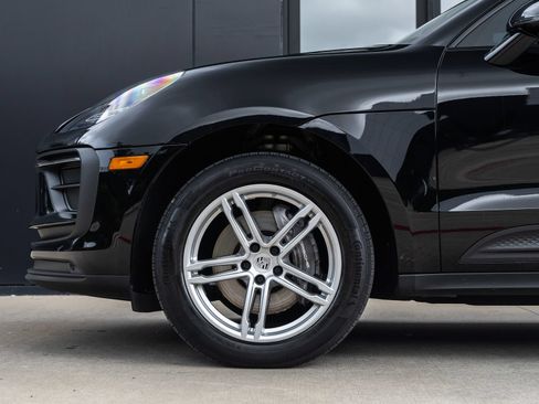 Certified 2024 Porsche Macan AWD/4WD image 13